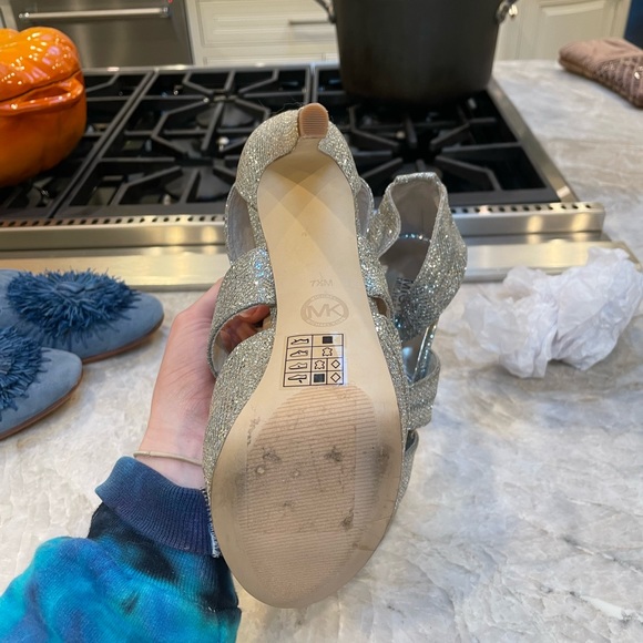Micheal Kors glittery pumps 5inch heal, size 7.5 - Picture 3 of 5